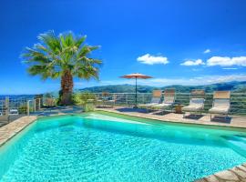 Villa con Piscina, Ac nelle 2 camere da letto, Palestra e vista su mare e monti、Pontedassioのホテル