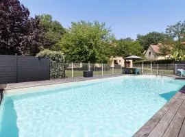 La Sarrazine-Gite familial-Piscine