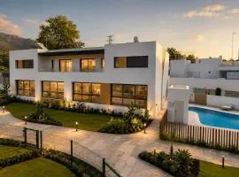 Marein Village Townhouse Modern Pool