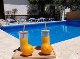 Finca El Valle - Private Pool - BBQ - Relax, hotelli Nerjassa