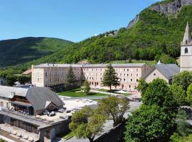 Notre Dame Du Laus - Sanctuaire, hotel sa Saint-Étienne-le-Laus