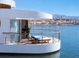 Luxury Floating Apartment - Amor، فندق في سبليت