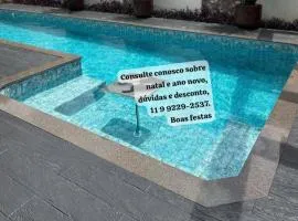 Bela casa em Guarujá com piscina