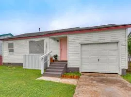 Fenced Yard! Quiet Home, 3 Mi to Fort Sill