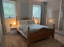 No23 - Bright & spacious 2nd floor flat - PET friendly - Noon check out