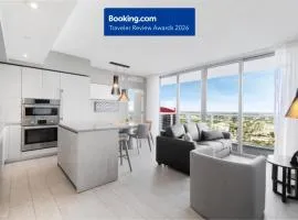 Stylish 3BR Resort Condo with Beach Access, Two Infinity Pools and Private Balcony - 25 min to FIFA!