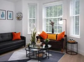 1 Bedroom Apartment, Free Private Parking, Near Airport, Contractor Friendly, Smart TV, Long Stay Accomodation