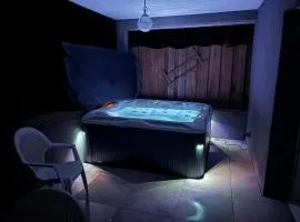 Gîte avec spa privé, calme 4 à 6 pers 2 chambres, Terrasse et BBQ