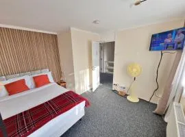 NightRest Homes 5 minutes to Luton Airport -Wifi - Free Parking -Luton