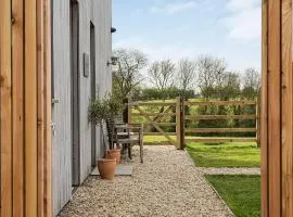 The Fold, A Stylish 2-Bed Countryside Retreat with Parking