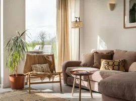 The Fold, A Stylish 2-Bed Countryside Retreat with Parking