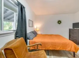 Close to Marina, Beach & Town! Schroon Lake Escape
