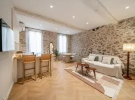 Charming AC apartment in Antibes Old Town walk everywhere