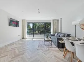 Spacious North London Flat Sleeps 4
