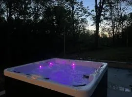Secluded 5BR Retreat with Hot Tub, Sleeps 10