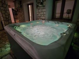 Loro House & Jacuzzi โรงแรมในโพเซดารเย