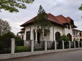 Vintage House Apart