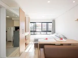 ILLIE Stays, Loft no Centro, Próximo a Ucpel com Garagem e elevador