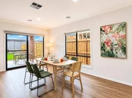 Modern 4BR Gateway to Great Ocean Rd and Geelong