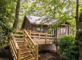 Altitudes Attitude - Upscale Cabin with Hot Tub 3 mins to Downtown Blowing Rock