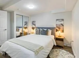 Modern 1 Bedroom Private Suite, Prime Location
