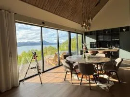 LyNora - Luxury Northern Lights Lodge with Jacuzzi & Lyngen Alps view
