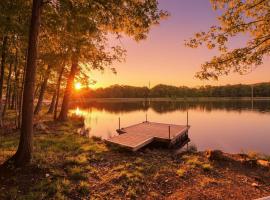Architect Lakehouse, Hot Tub, Boats, Pool, Pets, hotel a Bushkill