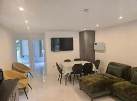 Reading three bedroom luxury chalet