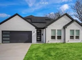 Spacious 4BR Dallas home near downtown