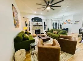 5BR Greeley Home Patio Pets EV - Sleeps 14