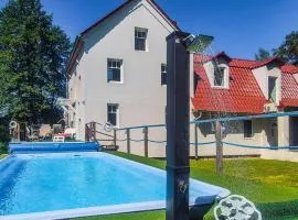 Nice Home In Nowogród Bobrzanski