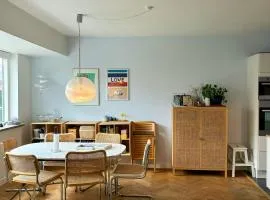 Townhouse With Art And Terrace