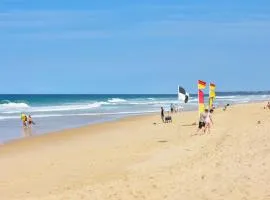 Perfect Location 4BR Home Warana - 200m to Beach!