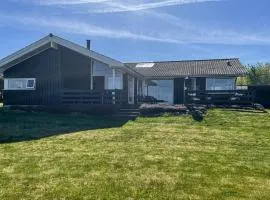 Beautiful Home In Fårevejle With House Sea View
