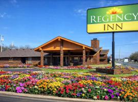 Regency Inn Iola, hotel em Iola