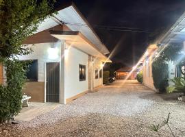 บ้านหมอบิวรีสอร์ทเชียงคาน BaanmhorbiwResortChiangKhan, hotel u gradu Čijang Kan