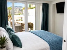 Boutique Coastal Retreat 2BR 2BA AC