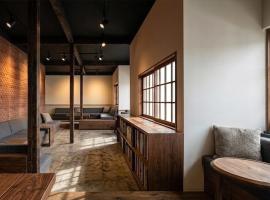 ルーエ, hotel v destinaci Kusacu