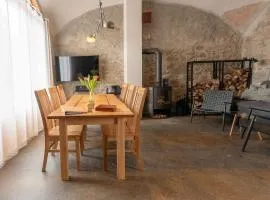 Maisonette im ausgebauten Pferdestall, Kamin, Terrasse und Faßsauna, Nähe Sächsische Schweiz Dresden - BestPrice