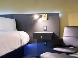 Glen Capri Inn & Suites
