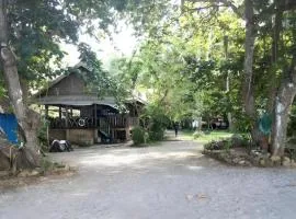 Algen's Dive Resort