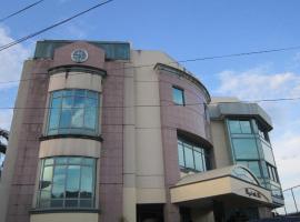 Royal Am Rei Hotel, hotel u blizini zračne luke 'Zračna luka New Bacolod-Silay', Bacolod