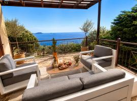 Villa Calliopé avec vue imprenable, jardin et piscine privée, hotel di Glóssa