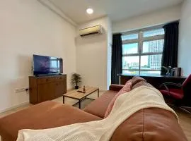 Spacious 10 Pax Suite l Kota Damansara MRT & Mall