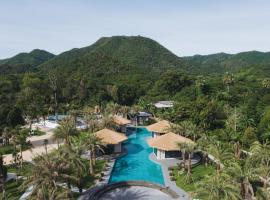 Suncharm Villa Resort, hotel di Kaeng Kachan