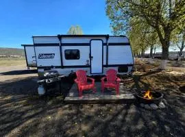 Serene Canyon Camper Queen with Private Outdoor Seating near Route 66, Williams, Arizona
