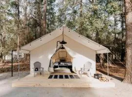 Luxury Glamping by Lake Blackshear: Cozy Safari Tent in Cordele, Georgia