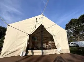 Spacious Safari Tent, Perfect for a Northern California Glamping Getaway near Fern Canyon