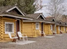 Historic Log Cabin for Two near Yellowstone National Park in Ashton, Idaho
