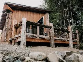 Off-Grid Log Cabin near Olympic National Park, Perfect for a Weekend of Hiking in Temperate Rainforests